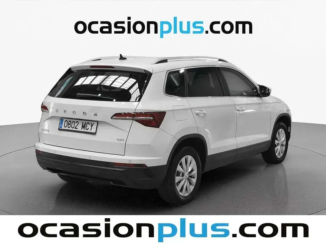 Usado Skoda Karoq Ambition 150 CV (110 kW) 2022 Blanco SUV