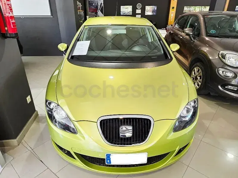 Usado Seat Leon Ecomotive 105 CV (77 kW) 2009 Verde Utilitario