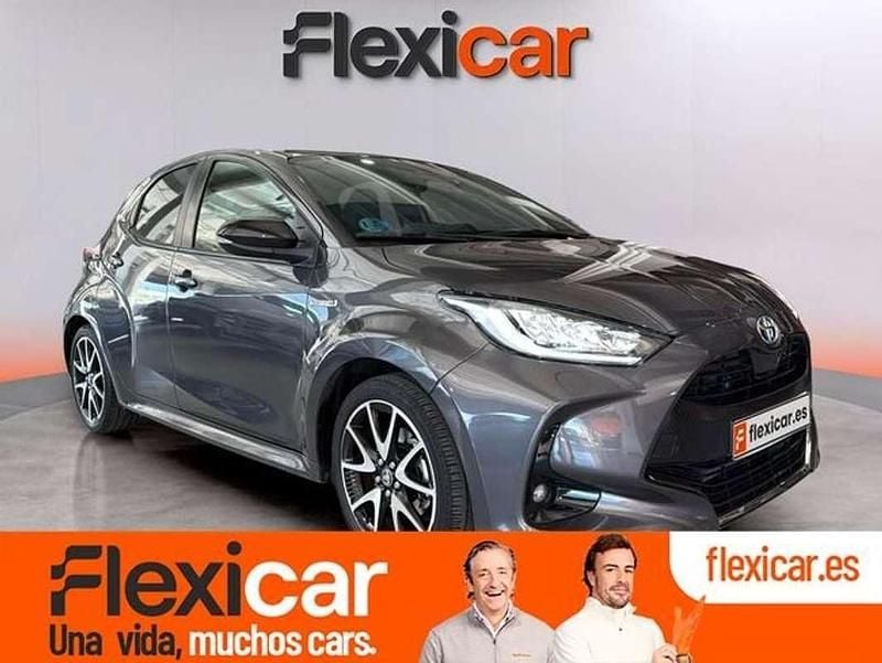 Gris Usado 2021 Toyota Yaris Hybrid Style Utilitario | 17.990 € (Precio justo) - Imagen 1/4