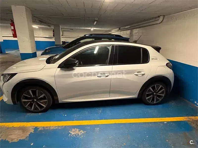 Usado Peugeot 208 GT-line 130 CV (95 kW) 2020 Blanco Utilitario