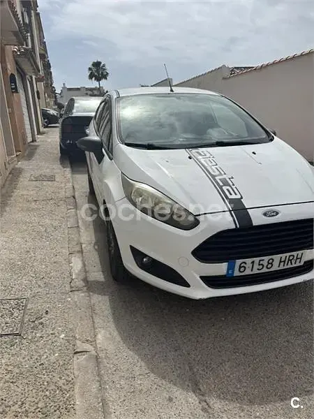 Usado Ford Fiesta Trend 75 CV (55 kW) 2013 Blanco Berlina