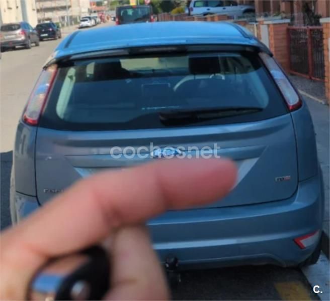 Usado Ford Focus Trend 90 CV (66 kW) 2008 Azul Berlina