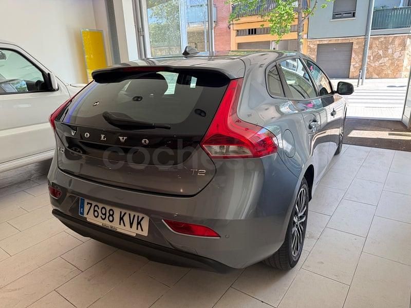 Usado Volvo V40 Momentum 122 CV (89 kW) 2019 Gris / plata Berlina