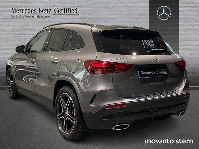 Usado Mercedes GLA200 AMG line 150 CV (110 kW) 2025 Gris SUV