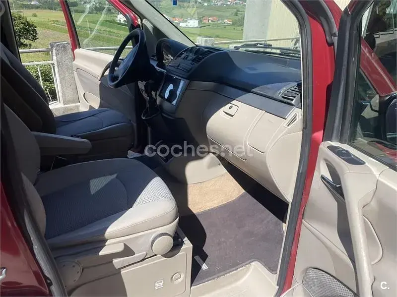 Usado Mercedes Viano 116 CV (85 kW) 2007 Granate Monovolumen