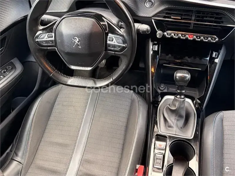 Usado Peugeot 208 Allure 100 CV (73 kW) 2020 Azul Utilitario