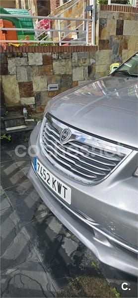 Usado Lancia Voyager Platinum 177 CV (130 kW) 2014 Gris / plata Monovolumen