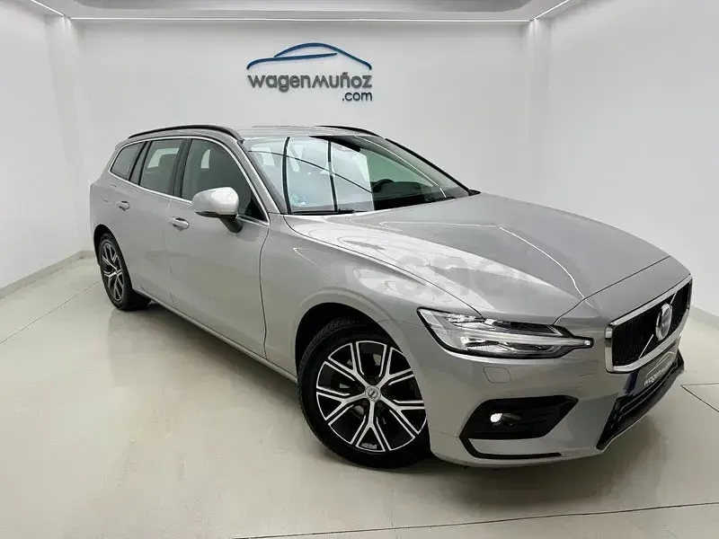 Usado Volvo V60 Core 197 CV (144 kW) 2023 Gris / plata Familiar