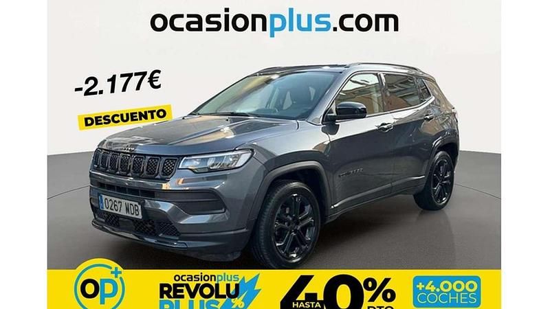 Usado Jeep Compass Night Eagle 129 CV (94 kW) 2022 Gris SUV