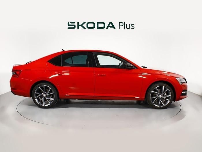 Usado Skoda Superb SportLine 218 CV (160 kW) 2024 Rojo