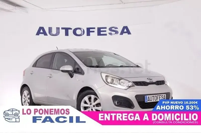 Usado Kia Rio 85 CV (62 kW) 2015 Gris / plata Berlina