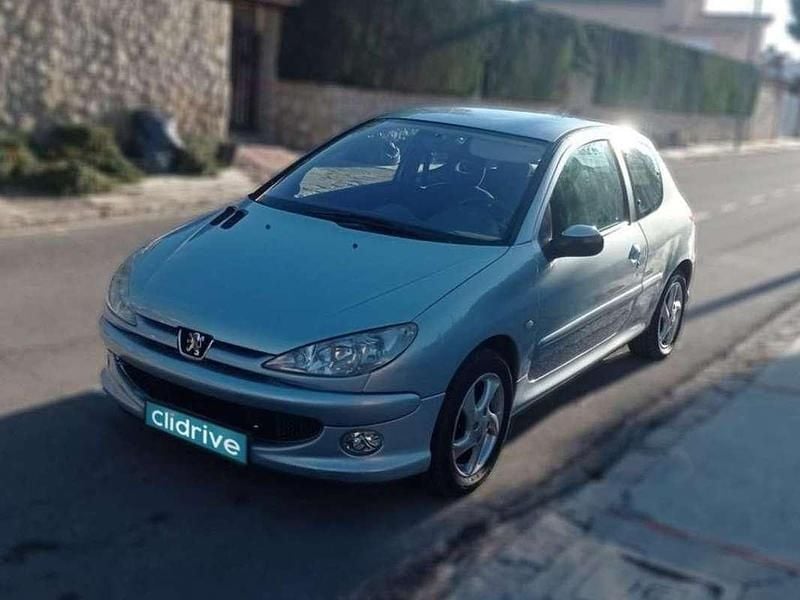 Usado Peugeot 206 88 CV (64 kW) 2003 Gris Berlina