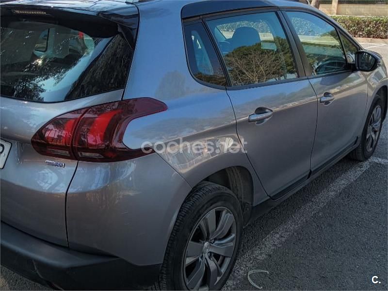 Usado Peugeot 2008 Active 100 CV (73 kW) 2016 Gris / plata SUV
