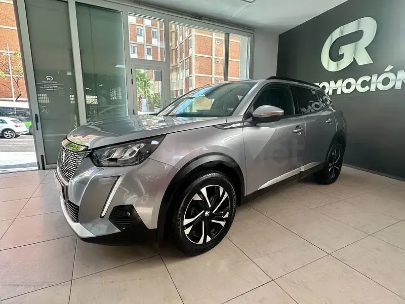 Usado Peugeot 2008 Allure 100 CV (73 kW) 2020 Gris / plata SUV