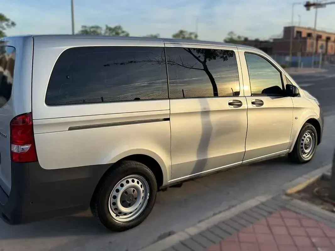 Usado Mercedes Vito 136 CV (100 kW) 2021 Gris Van