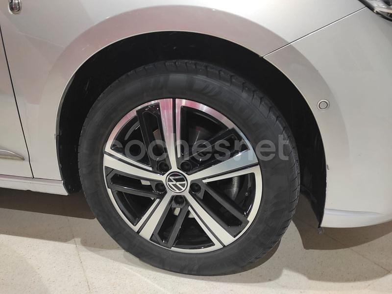 Usado VW Caddy 122 CV (89 kW) 2021 Gris / plata Monovolumen