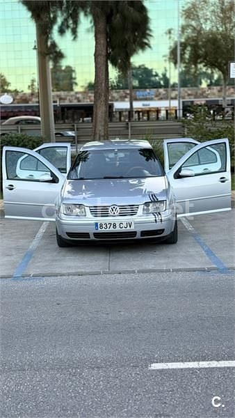 Gris / plata Usado 2003 VW Bora Highline Berlina | 2800 € - Imagen 1/4