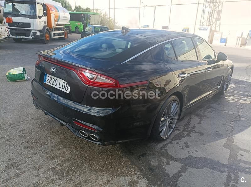 Usado Kia Stinger GT-Line 200 CV (147 kW) 2019 Negro Utilitario