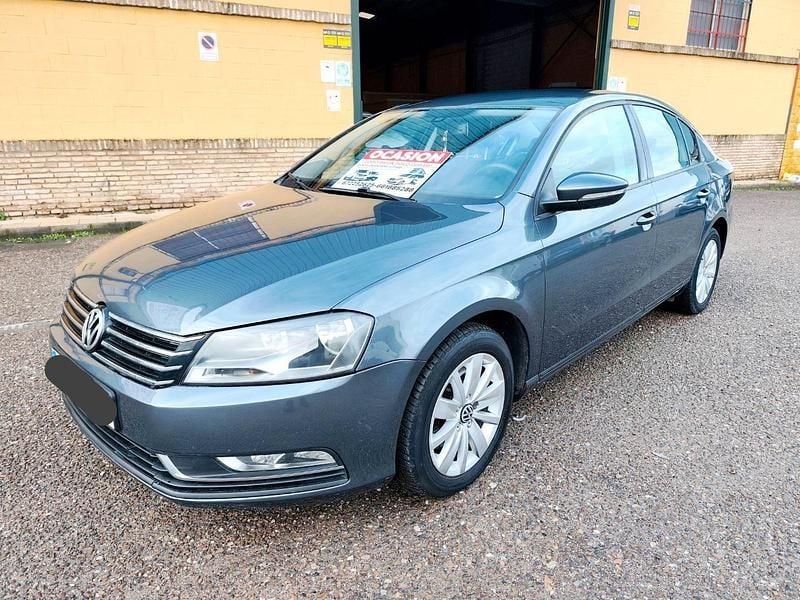 Gris / plata Usado 2013 VW Passat Advance Berlina | 8999 € (Super precio) - Imagen 1/4
