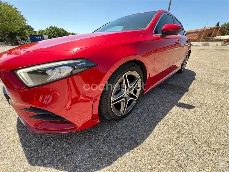 Usado Mercedes A180 109 CV (80 kW) 2018 Rojo Berlina