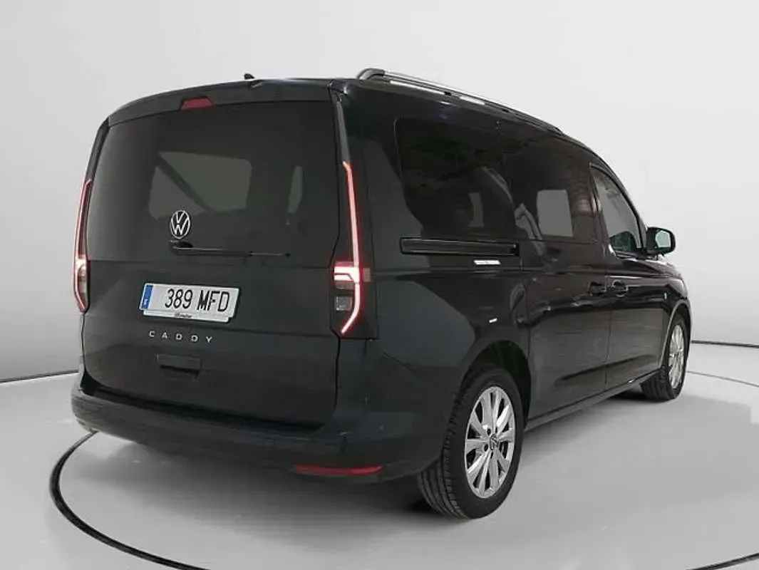 Usado VW Caddy Maxi Life Life 114 CV (83 kW) 2023 Negro Monovolumen
