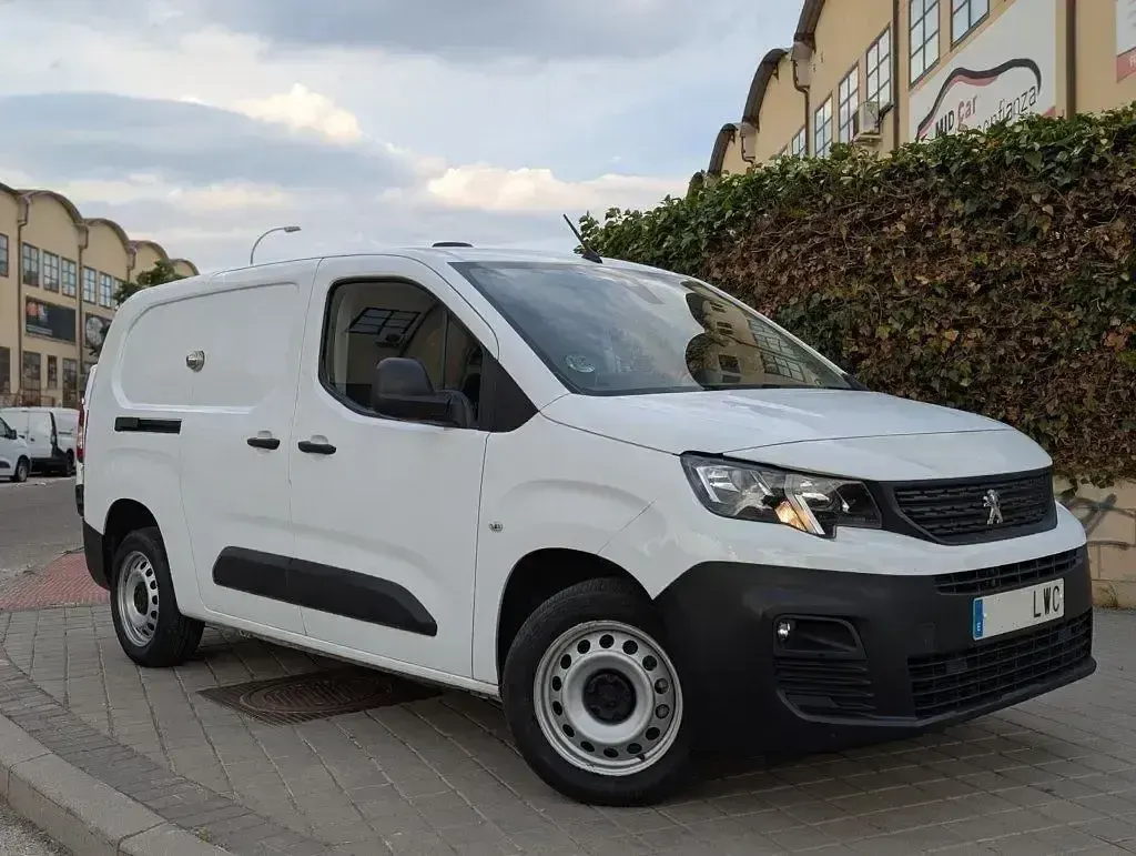 Usado Peugeot Partner Premium 100 CV (73 kW) 2022 Blanco Monovolumen
