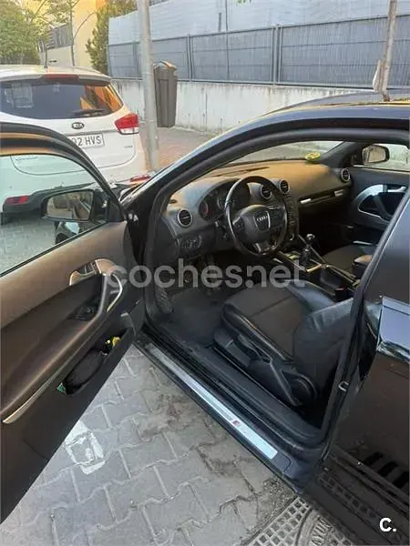 Usado Audi A3 Attraction 140 CV (102 kW) 2003 Negro Utilitario