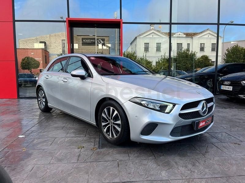 Usado Mercedes A180 116 CV (85 kW) 2020 Gris / plata Berlina