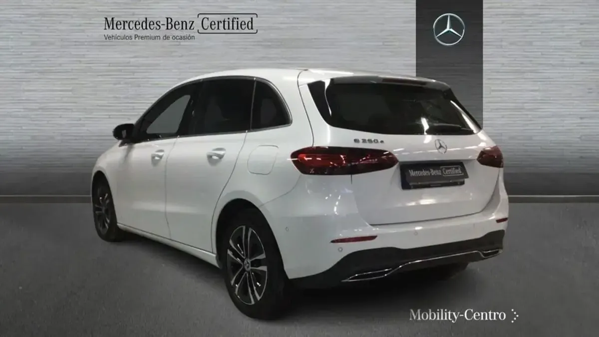 Usado Mercedes B250 163 CV (119 kW) 2024 Blanco digital Monovolumen