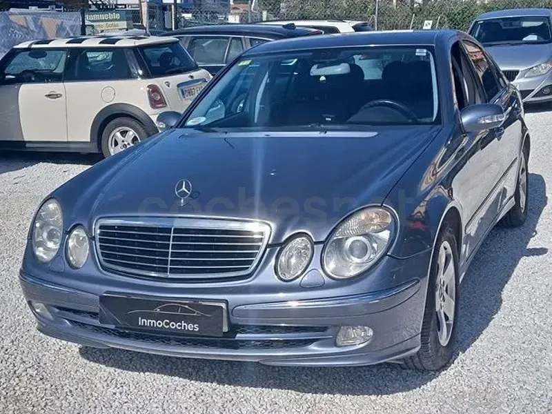 Usado Mercedes E220 Elegance 150 CV (110 kW) 2004 Azul Berlina