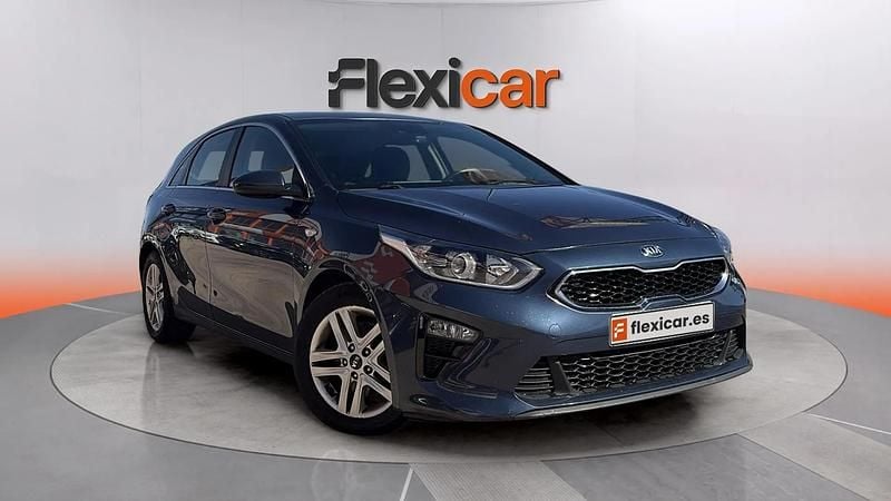 Begagnad Kia Ceed 140 HK (102 kW) 2020 Blå Halvkombi