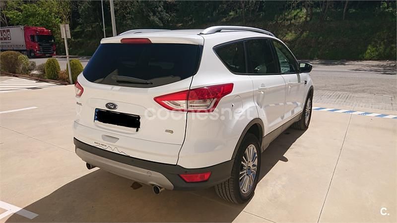 Usado Ford Kuga Titanium 140 HP (102 kW) 2014 Branco SUV