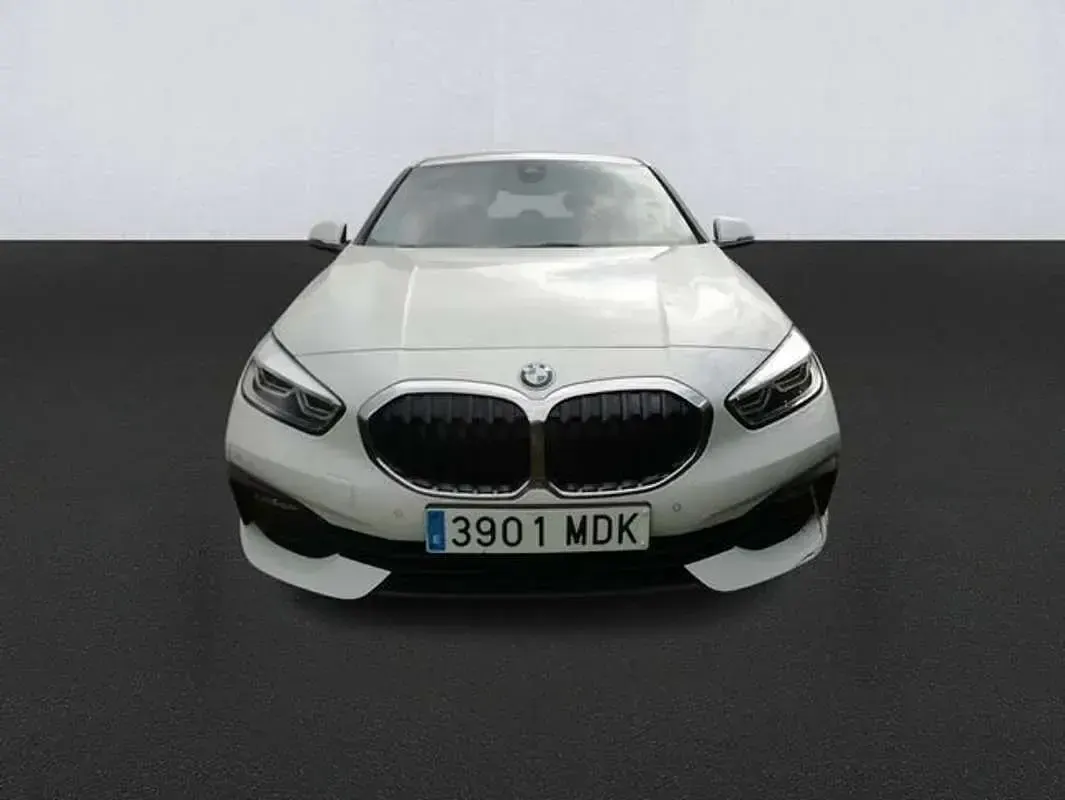 Usado BMW 118 Comfort Edition 150 CV (110 kW) 2023 Blanco Utilitario