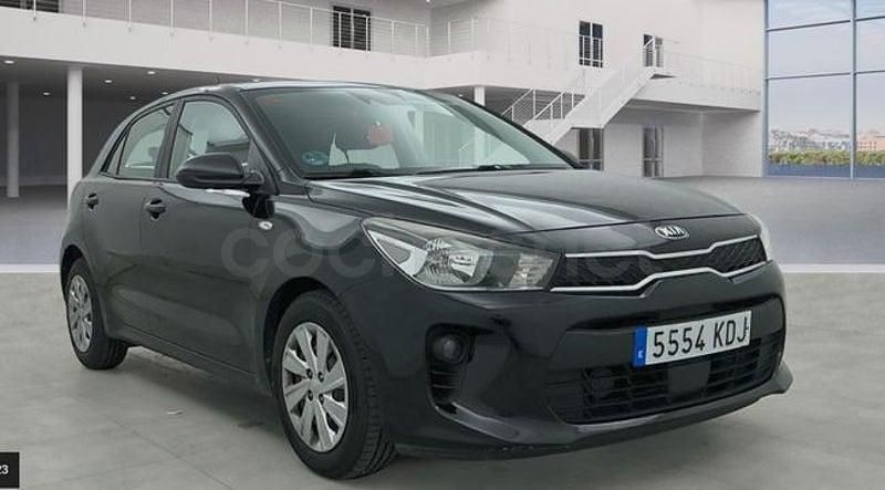Usado Kia Rio 84 CV (61 kW) 2017 Negro Berlina
