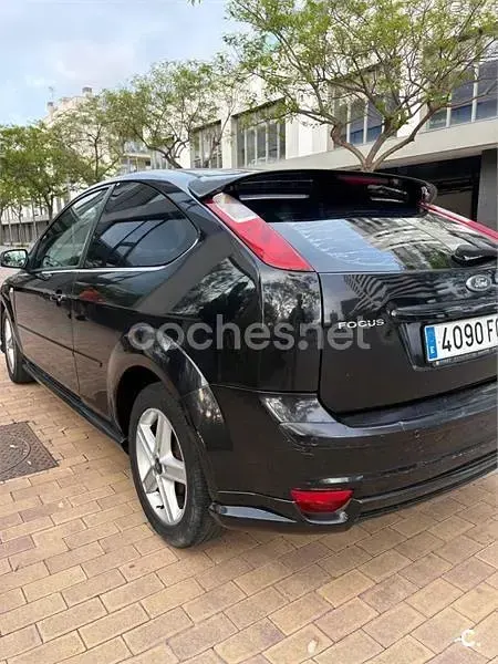 Begagnad Ford Focus Trend 100 HK (73 kW) 2006 Svart Sedan