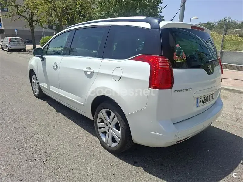 Usado Peugeot 5008 Premium 112 CV (82 kW) 2012 Blanco Monovolumen