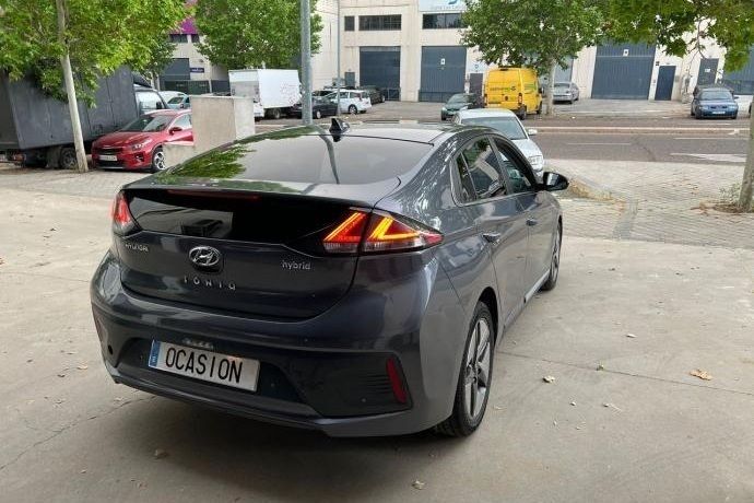 Usado Hyundai Ioniq 141 CV (103 kW) 2021 Negro Utilitario