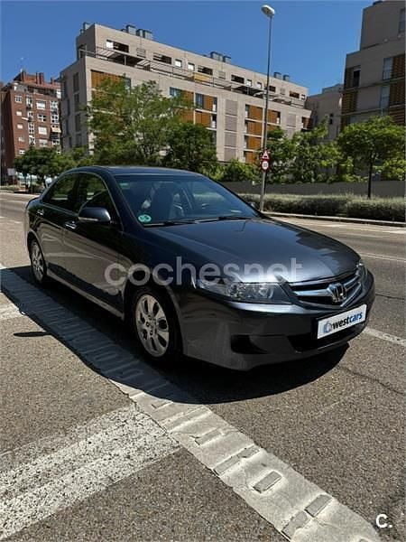 Gris / plata Usado 2007 Honda Accord Executive Berlina | 7300 € (Un poco caro) - Imagen 1/4