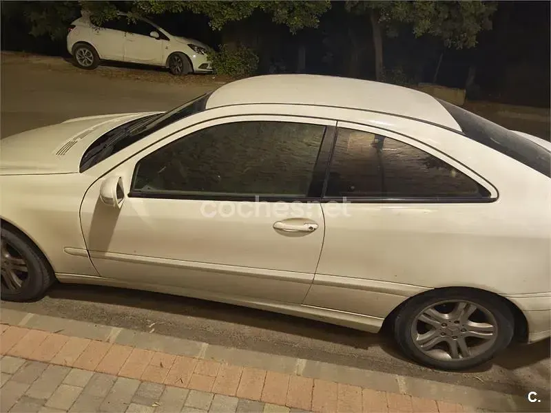Usado Mercedes C200 122 CV (89 kW) 2004 Blanco Berlina