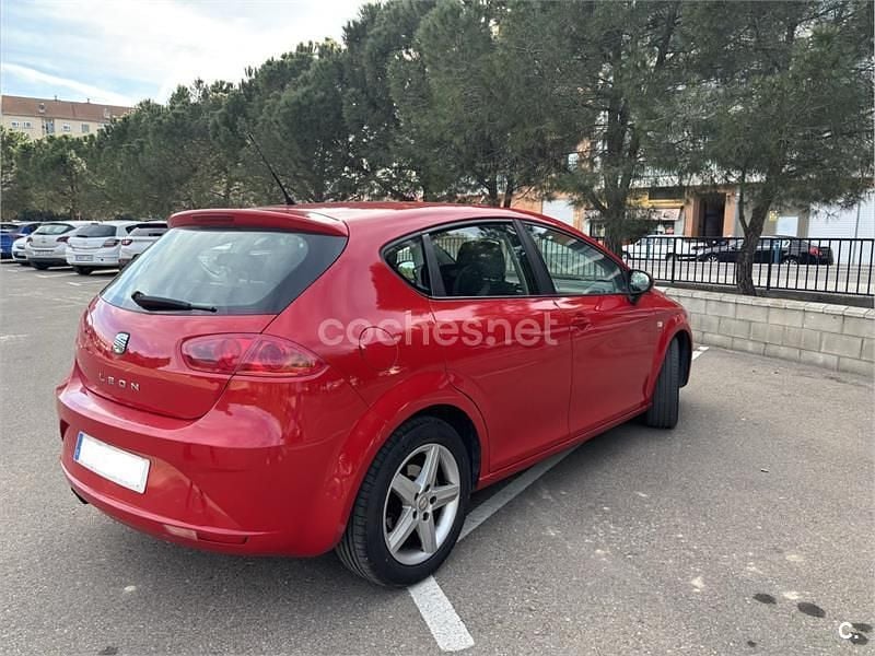Używany Seat Leon Sport 125 KM (91 kW) 2010 Czerwony Hatchback