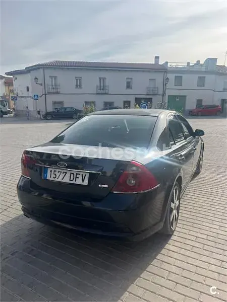 Usado Ford Mondeo Trend 155 CV (114 kW) 2005 Negro Berlina