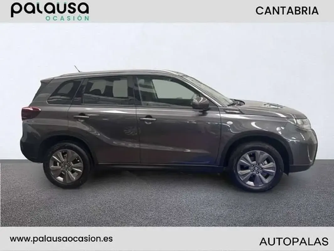 Usado Suzuki Vitara 110 CV (80 kW) 2025 Gris SUV