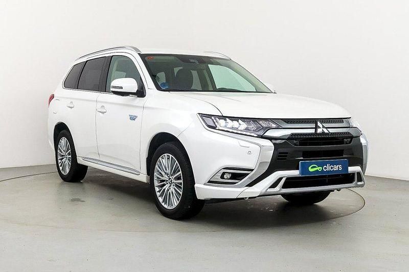 Usado Mitsubishi Outlander P-HEV 224 CV (164 kW) 2021 Blanco SUV