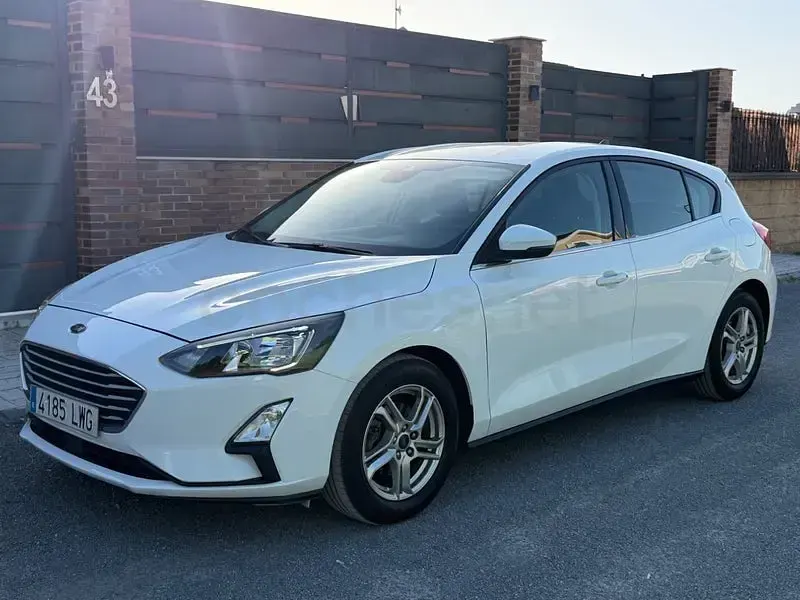 Usado Ford Focus Trend 120 CV (88 kW) 2022 Blanco Berlina