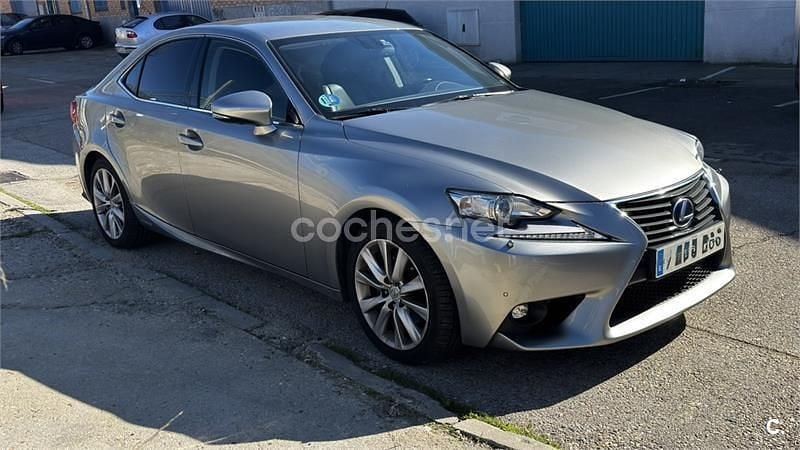 Usado Lexus IS300h Executive Line 223 CV (164 kW) 2016 Gris / plata Berlina