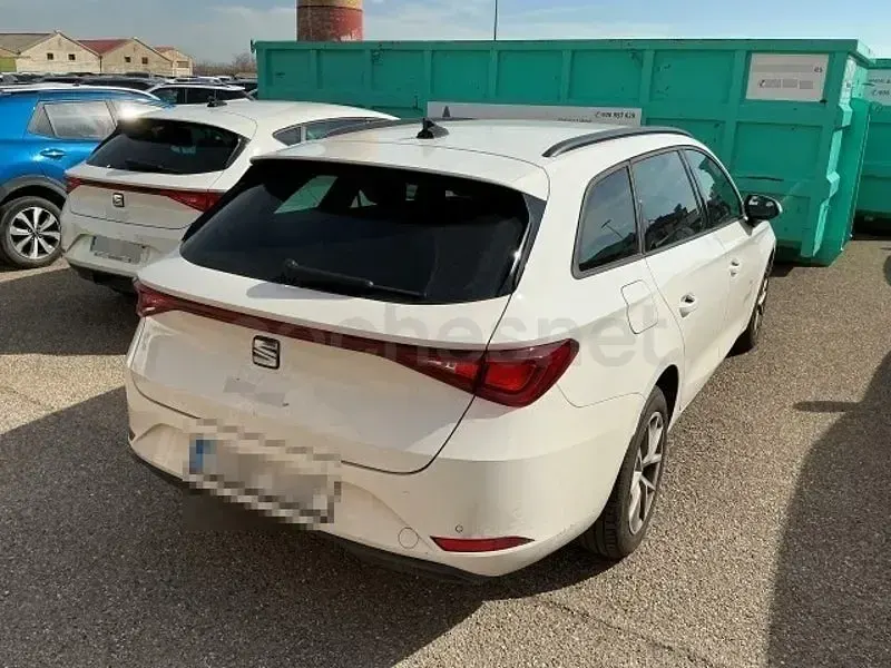 Usado Seat Leon Style 150 CV (110 kW) 2022 Blanco Berlina