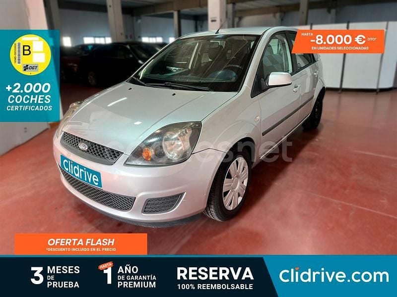 Gris / plata Usado 2009 Ford Fiesta Ambiente Berlina | 3490 € (Precio justo) - Imagen 1/3