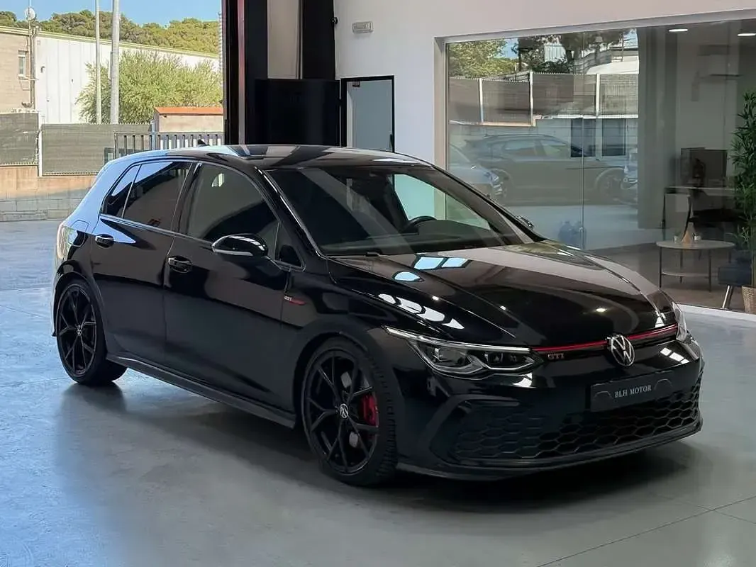 Usado VW Golf VIII GTI 245 CV (180 kW) 2021 Negro Utilitario