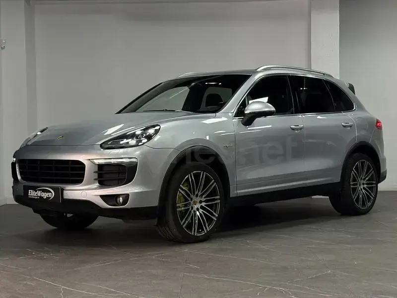 Usado Porsche Cayenne S E-Hybrid Platinum Edition 416 CV (305 kW) 2016 Gris / plata SUV