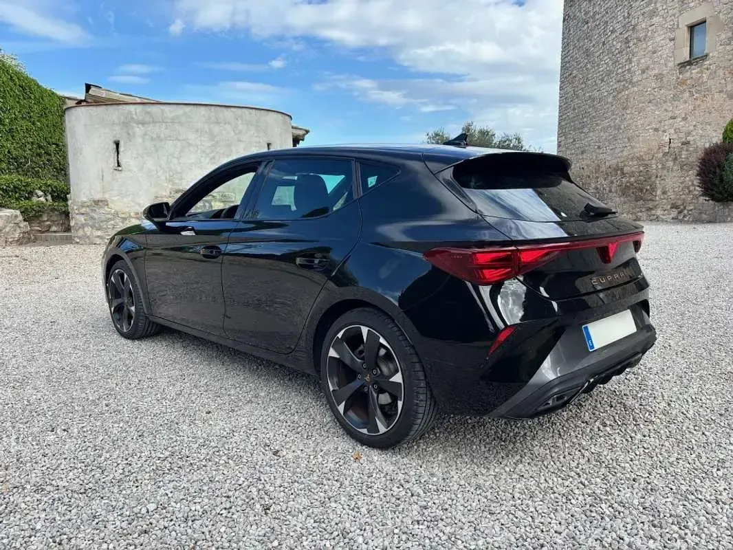 Usado Cupra Leon 150 CV (110 kW) 2025 Negro Utilitario